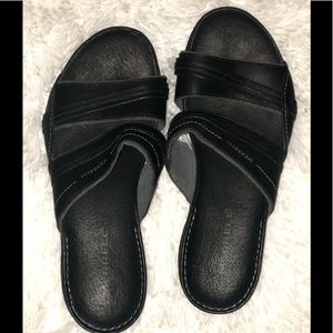 Like new Merrell sandals